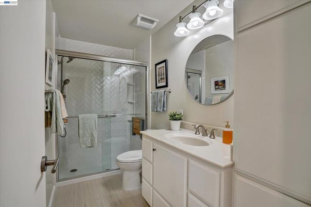 1175 Island Dr, Alameda, CA 94502