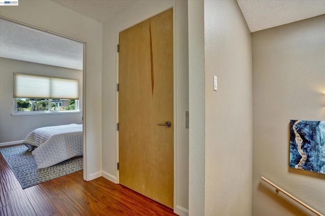 1175 Island Dr, Alameda, CA 94502