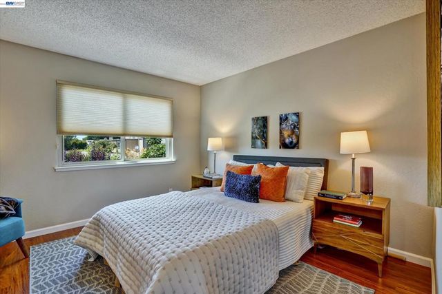 1175 Island Dr, Alameda, CA 94502