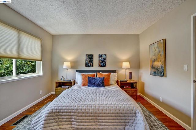1175 Island Dr, Alameda, CA 94502