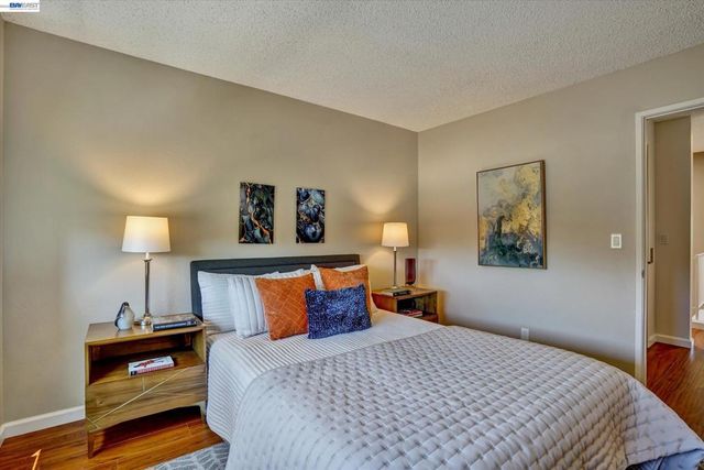 1175 Island Dr, Alameda, CA 94502