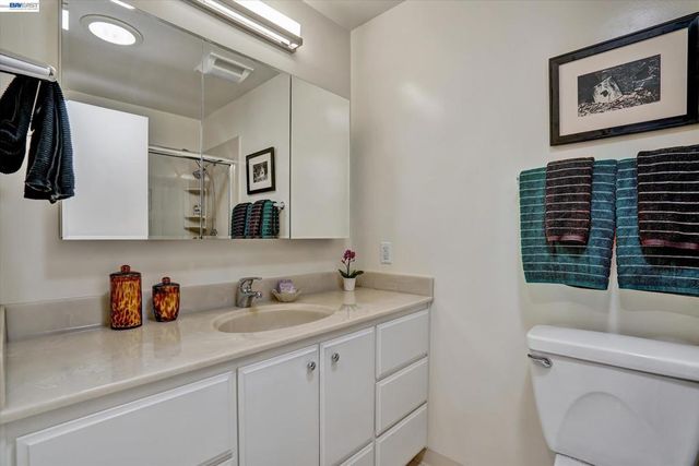 1175 Island Dr, Alameda, CA 94502