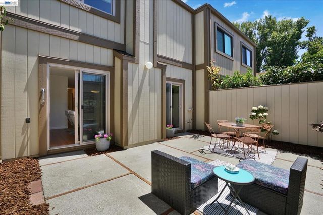 1175 Island Dr, Alameda, CA 94502