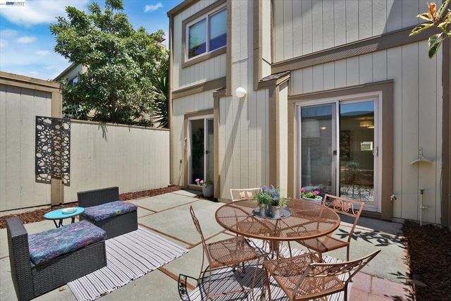1175 Island Dr, Alameda, CA 94502