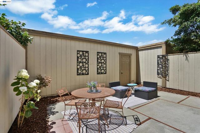 1175 Island Dr, Alameda, CA 94502