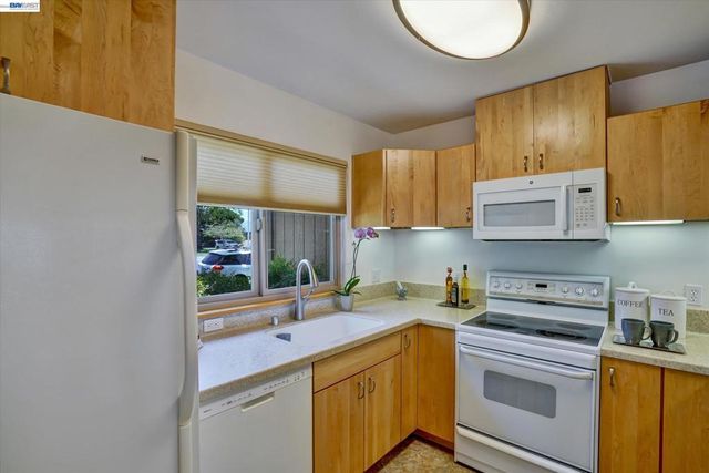 1175 Island Dr, Alameda, CA 94502