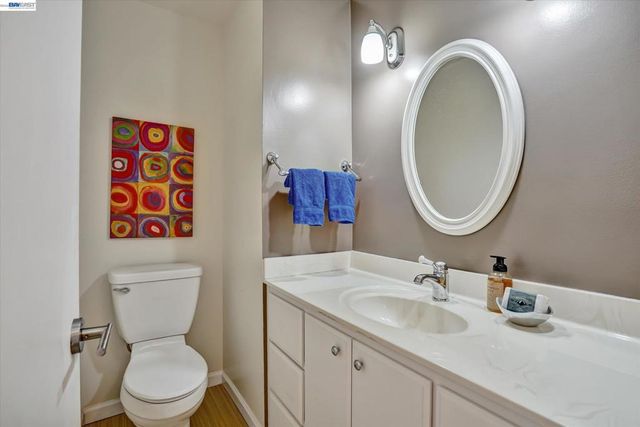 1175 Island Dr, Alameda, CA 94502