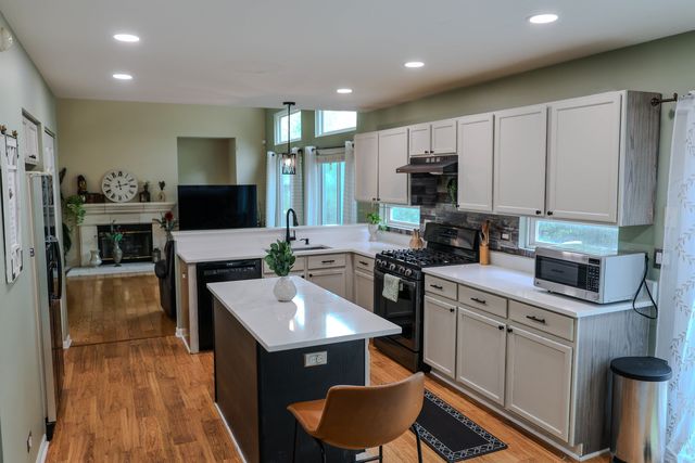 4481 W Butternut Lane, Waukegan, IL 60085