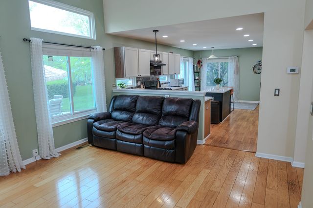4481 W Butternut Lane, Waukegan, IL 60085