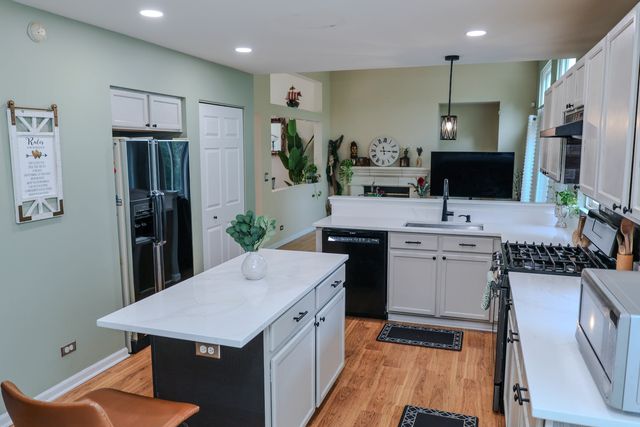 4481 W Butternut Lane, Waukegan, IL 60085