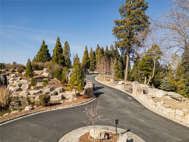 137 Mill Pond Road, Lake Arrowhead, CA 92352