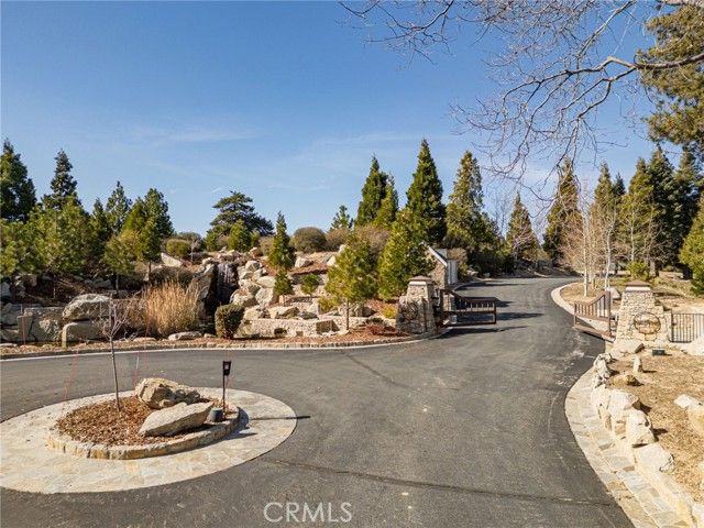 137 Mill Pond Road, Lake Arrowhead, CA 92352
