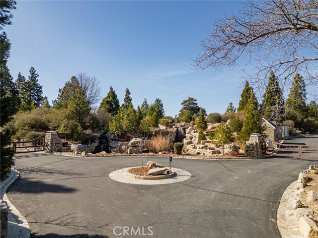 137 Mill Pond Road, Lake Arrowhead, CA 92352