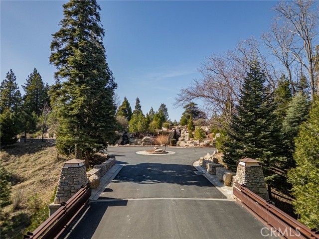 137 Mill Pond Road, Lake Arrowhead, CA 92352