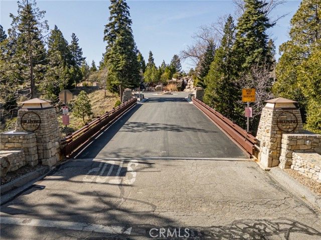 137 Mill Pond Road, Lake Arrowhead, CA 92352