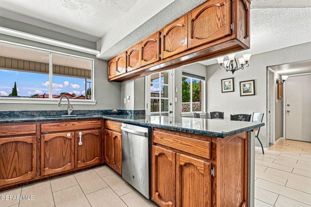 4404 LOMA DE ORO Drive, El Paso, TX 79934