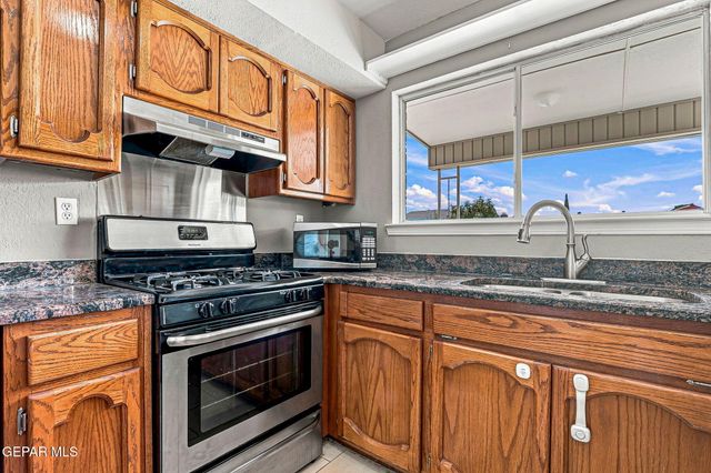 4404 LOMA DE ORO Drive, El Paso, TX 79934