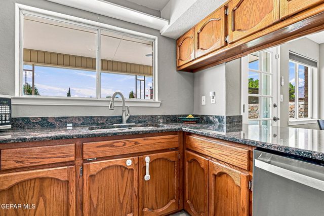 4404 LOMA DE ORO Drive, El Paso, TX 79934