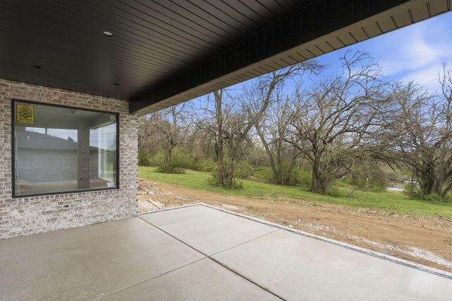 2930 E Kemmling Lane, Springfield, MO 65804