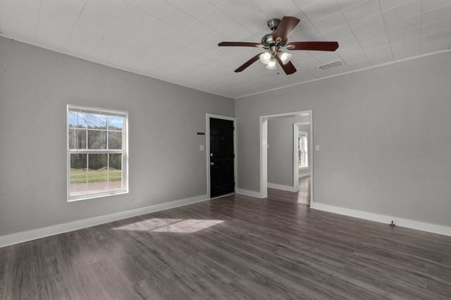 1203 Peterson Rd., Kilgore, TX 75662