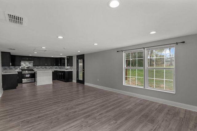 1203 Peterson Rd., Kilgore, TX 75662