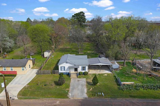 1203 Peterson Rd., Kilgore, TX 75662