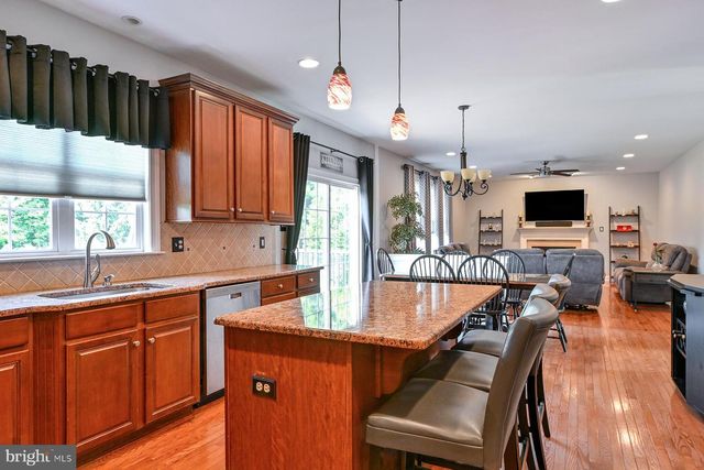 962 HAMPTON RD, Collegeville, PA 19426