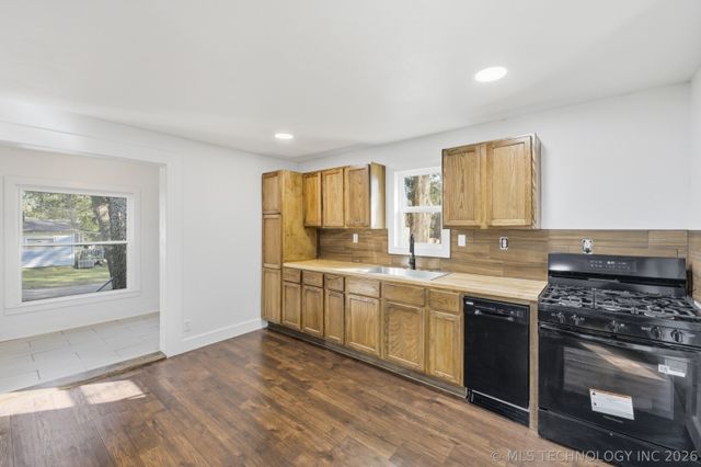 611 N Division Street, Cleveland, OK 74020