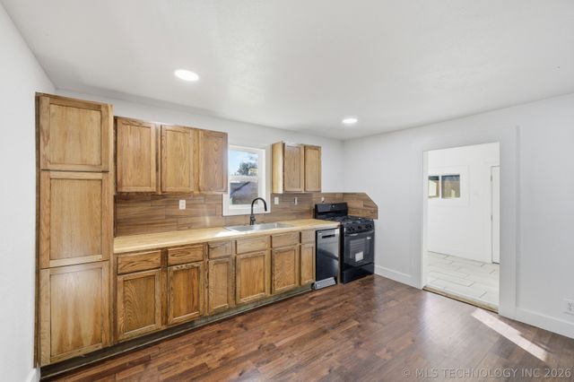611 N Division Street, Cleveland, OK 74020