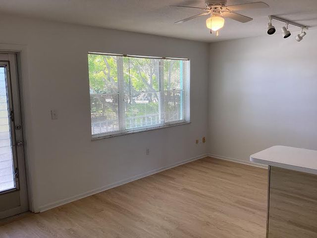 1200 Colonnades Drive 202, Fort Pierce, FL 34949