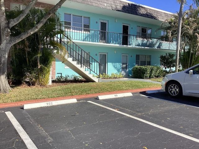 1200 Colonnades Drive 202, Fort Pierce, FL 34949