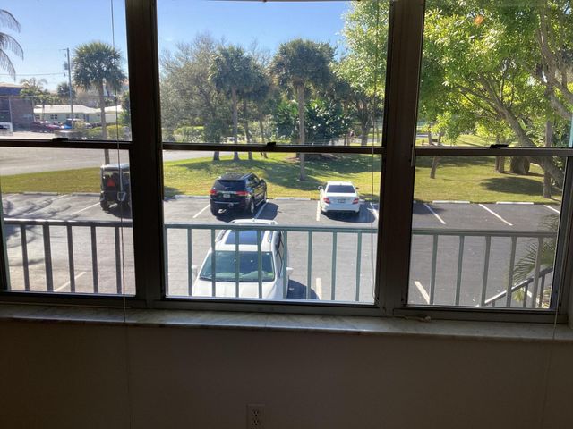 1200 Colonnades Drive 202, Fort Pierce, FL 34949