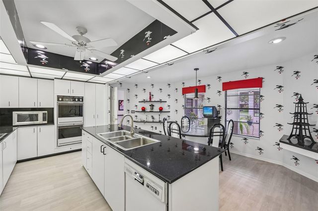 3646 GLENEAGLE DRIVE 10B, Sarasota, FL 34238