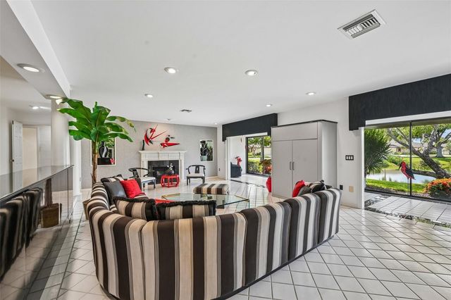 3646 GLENEAGLE DRIVE 10B, Sarasota, FL 34238
