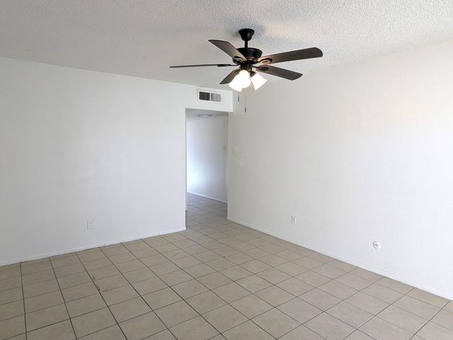 521 Palomas Drive SE, Albuquerque, NM 87108