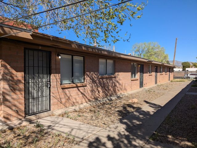 521 Palomas Drive SE, Albuquerque, NM 87108