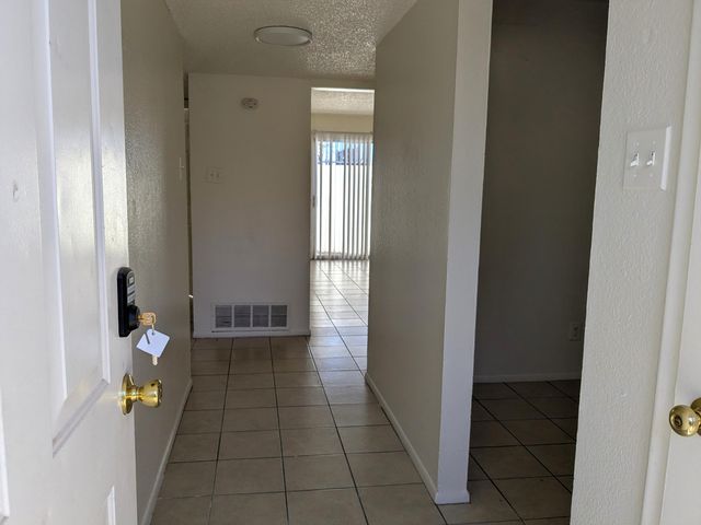 521 Palomas Drive SE, Albuquerque, NM 87108