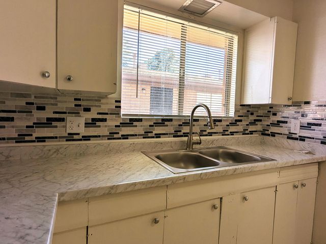 521 Palomas Drive SE, Albuquerque, NM 87108