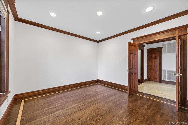 3 Chestnut Court, Old Westbury, NY 11568