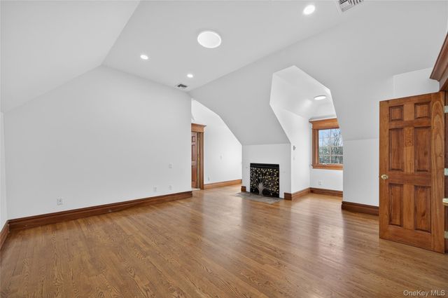 3 Chestnut Court, Old Westbury, NY 11568