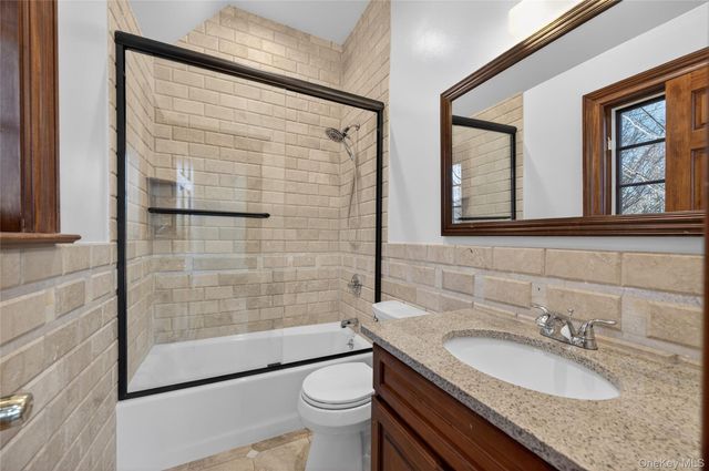 3 Chestnut Court, Old Westbury, NY 11568