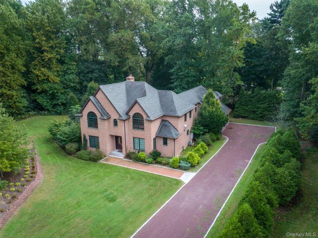 3 Chestnut Court, Old Westbury, NY 11568