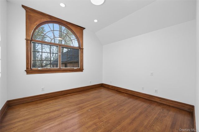 3 Chestnut Court, Old Westbury, NY 11568