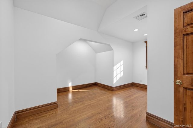 3 Chestnut Court, Old Westbury, NY 11568