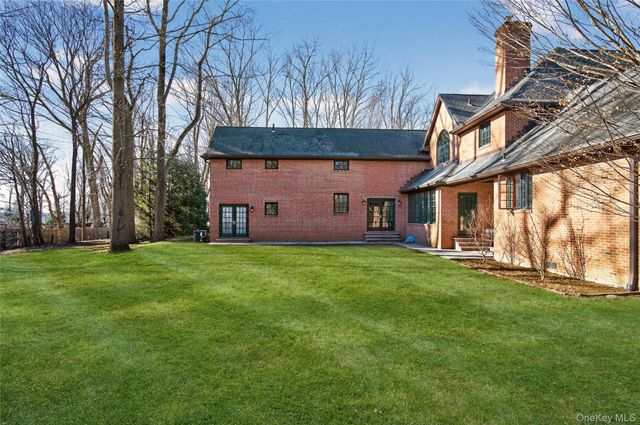 3 Chestnut Court, Old Westbury, NY 11568