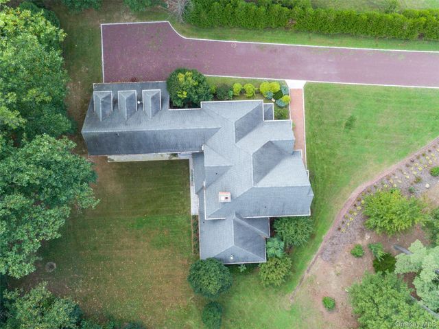 3 Chestnut Court, Old Westbury, NY 11568