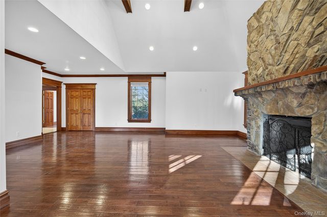 3 Chestnut Court, Old Westbury, NY 11568