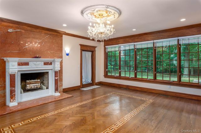 3 Chestnut Court, Old Westbury, NY 11568