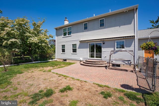 935 N ISLAND RD, Columbus, NJ 08022