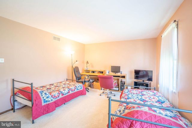 935 N ISLAND RD, Columbus, NJ 08022